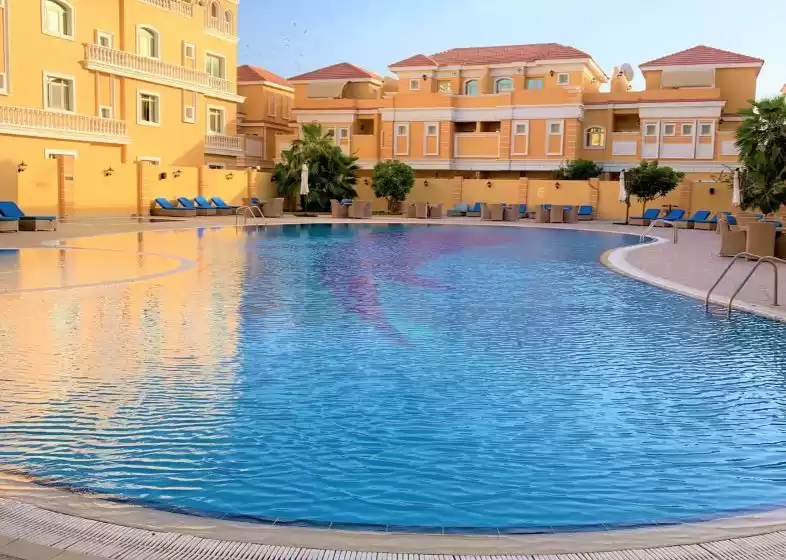سكني عقار جاهز 5 + غرفة خادمة نصف مفروش فيلا في مجمع  للإيجار في السد , الدوحة #9473 - 1  صورة 
